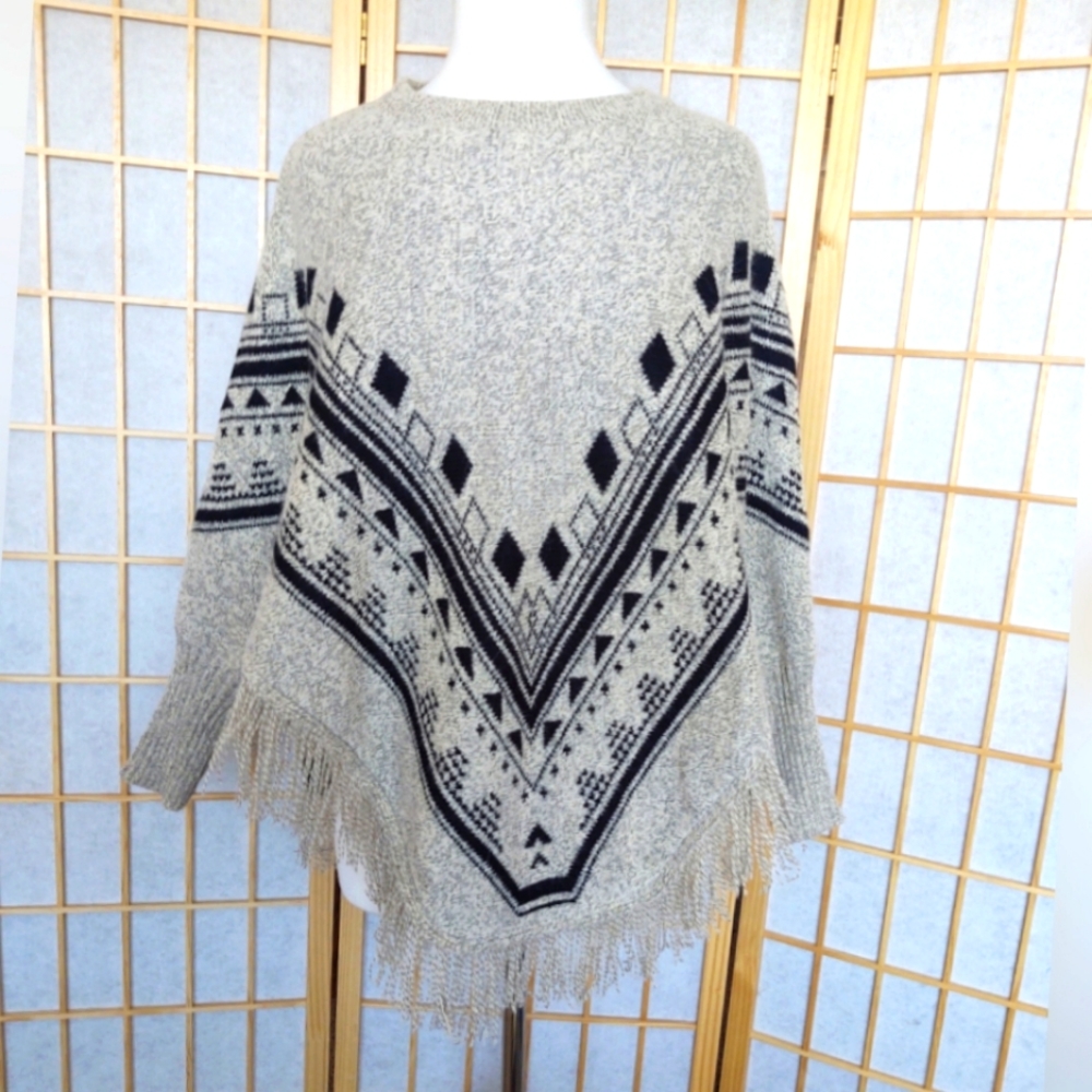 Monteau poncho sweater with ribbed sleeves M